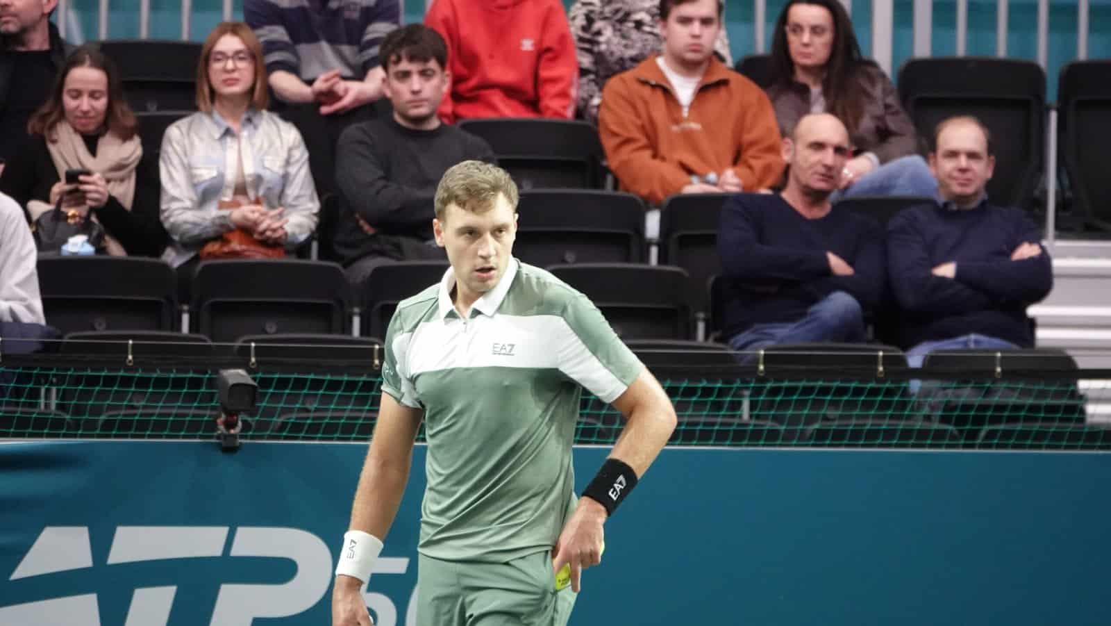 Hamad Medjedovic in action during the qualifying rounds at the Rotterdam ATP 500.