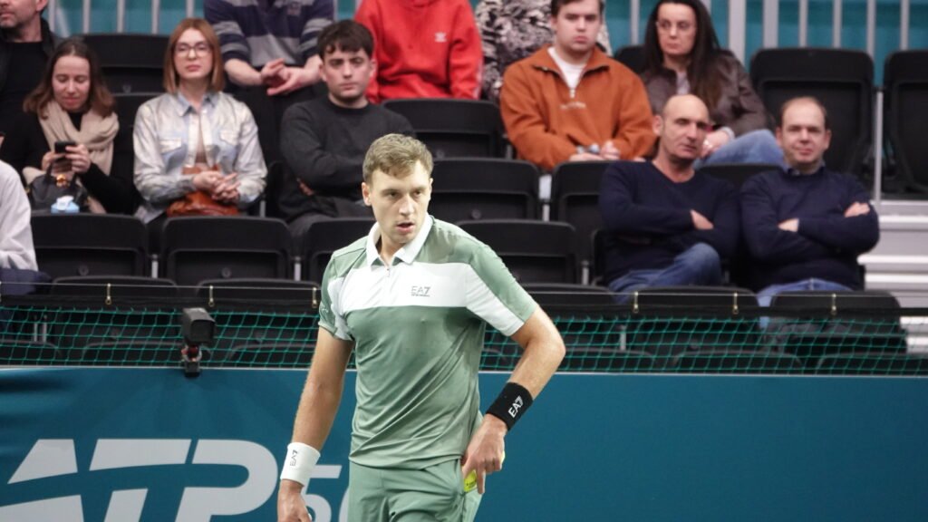 Hamad Medjedovic in action during the qualifying rounds at the Rotterdam ATP 500.