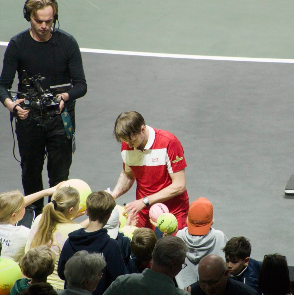 Alexander Bublik signs autographs for fans after his first-round win over Hubert Hurkacz at Rotterdam 2026.