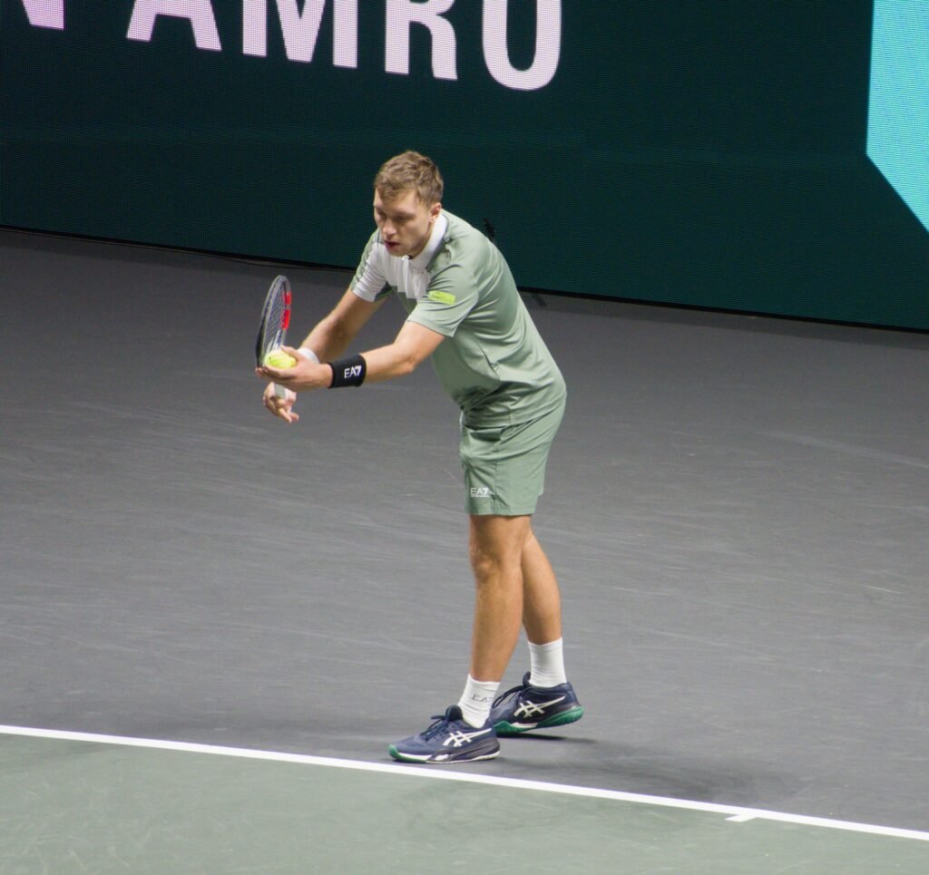 Hamad Medjedovic prepares to serve during his first-round match against Zizou Bergs at the Rotterdam ATP 500 2026