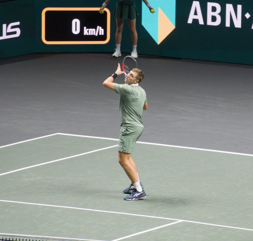 Hamad Medjedovic warms up before his first-round match against Zizou Bergs at the Rotterdam ATP 500 2026