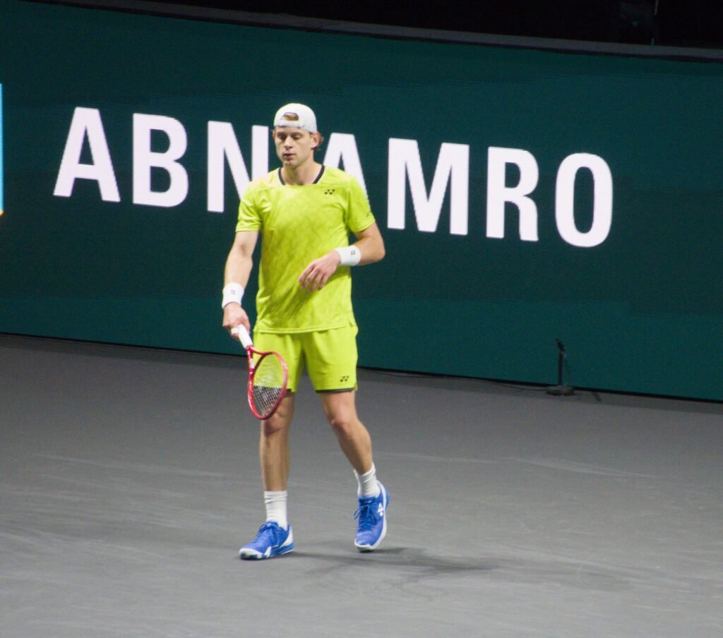 Zizou Bergs on court during his first-round match against Hamad Medjedovic at the Rotterdam ATP 500 2026
