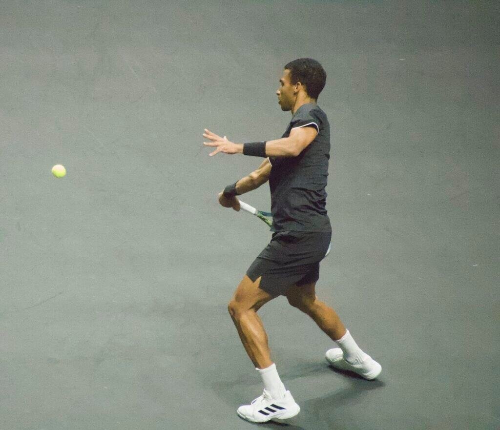 Félix Auger-Aliassime unloads a heavy forehand during his 6-1, 6-2 semi-final win over Alexander Bublik at the ABN AMRO Open Rotterdam 2026.