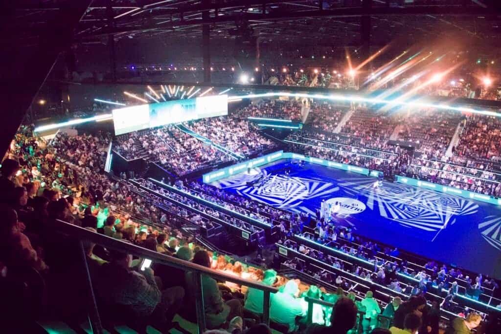 Rotterdam Ahoy Arena packed with fans under dramatic lighting before ATP 500 2026 final match.