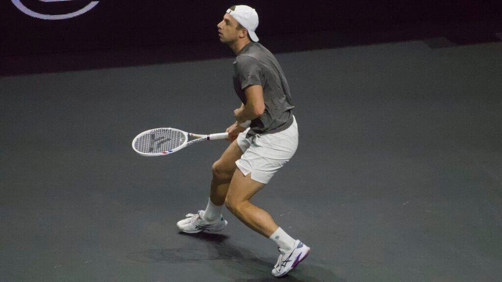 Tallon Griekspoor on court during his quarter-final match against Félix Auger-Aliassime at the ABN AMRO Open Rotterdam 2026.