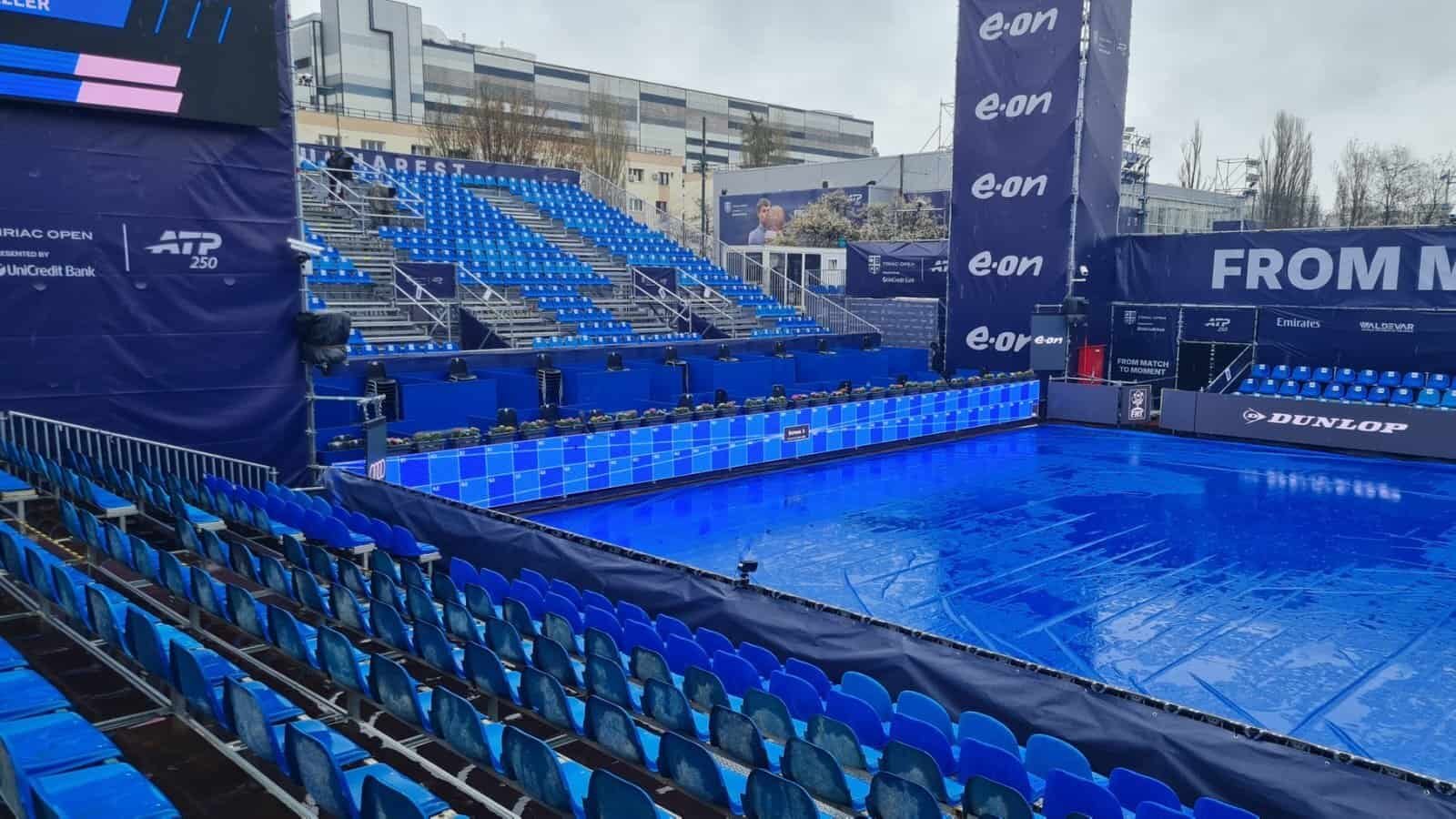 Court de tennis couvert au Tiriac Open 2026 à Bucarest en raison d'une nouvelle interruption par la pluie