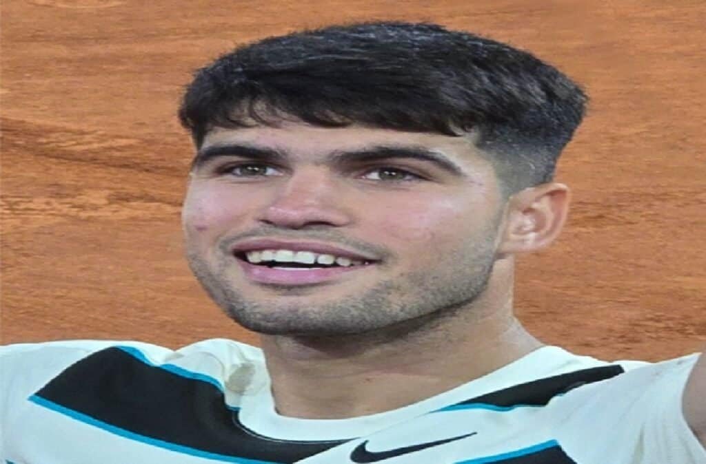 Carlos Alcaraz célébrant sa victoire en huitièmes de finale à l'ATP Monte-Carlo