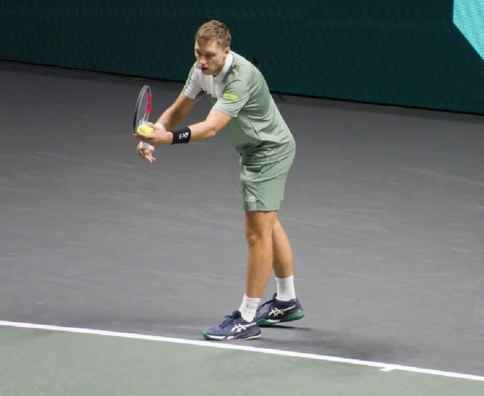 Authentic photo of Hamad Medjedovic preparing to serve at the ATP Rotterdam tournament.