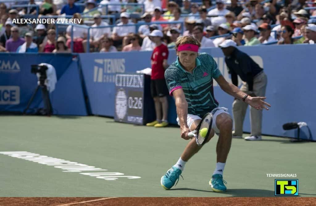 Alexander Zverev en plein échange sur le court lors du Masters de Cincinnati
