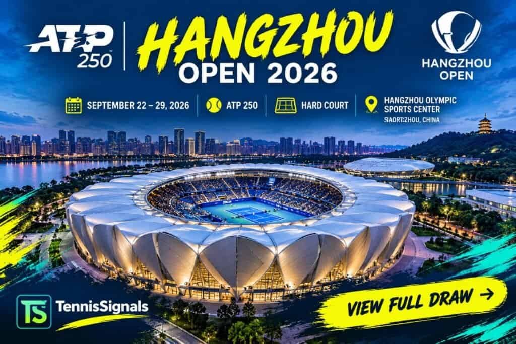 Image &agrave; la une du Hangzhou Open 2026 ATP 250, montrant le centre de tennis &eacute;clair&eacute; du centre sportif olympique de Hangzhou au cr&eacute;puscule avec les d&eacute;tails de l'&eacute;v&eacute;nement.